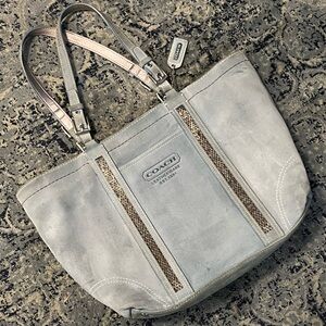 Vintage 2005 Coach suede and beaded tote Loden green 👜